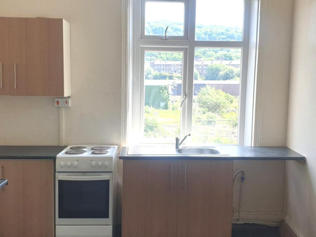 1 bed flat to rent in East Parade, Keighley, West Yorkshire BD21, £450