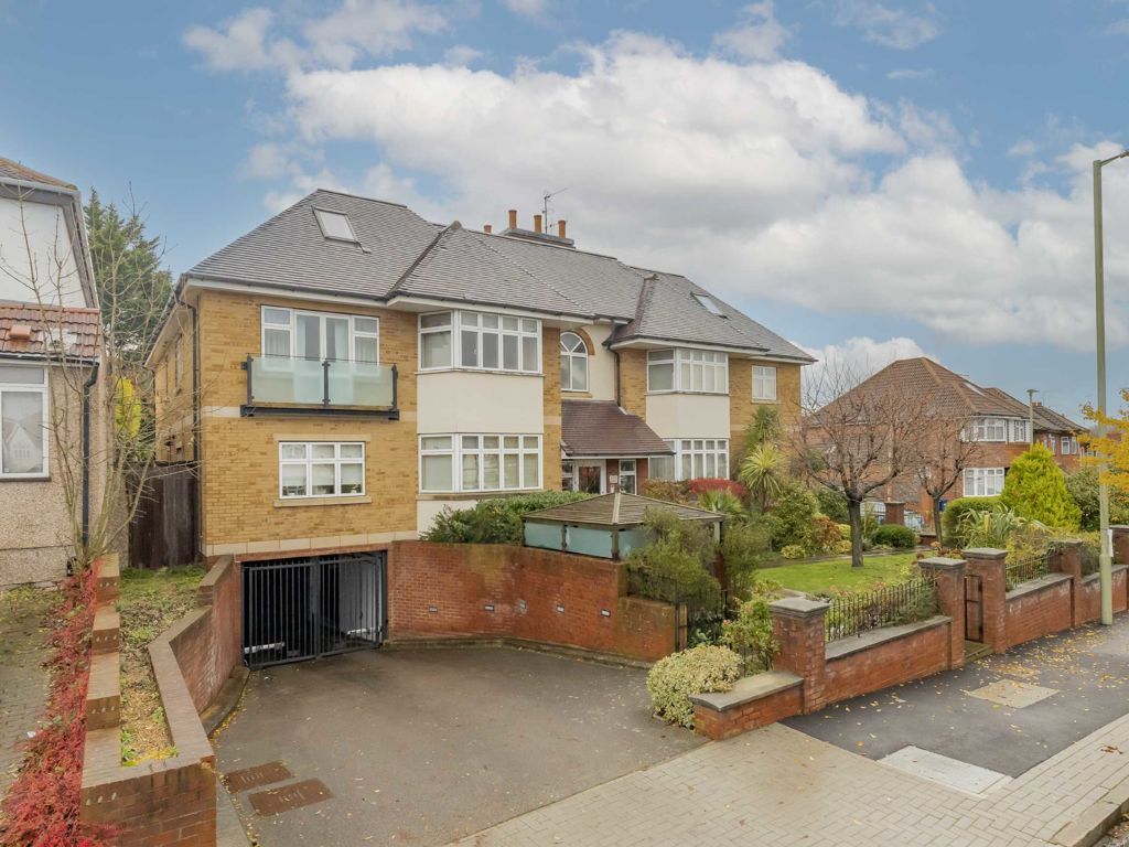 2 bed flat to rent in Finchley Lane, London NW4, £2,000 pcm Zoopla