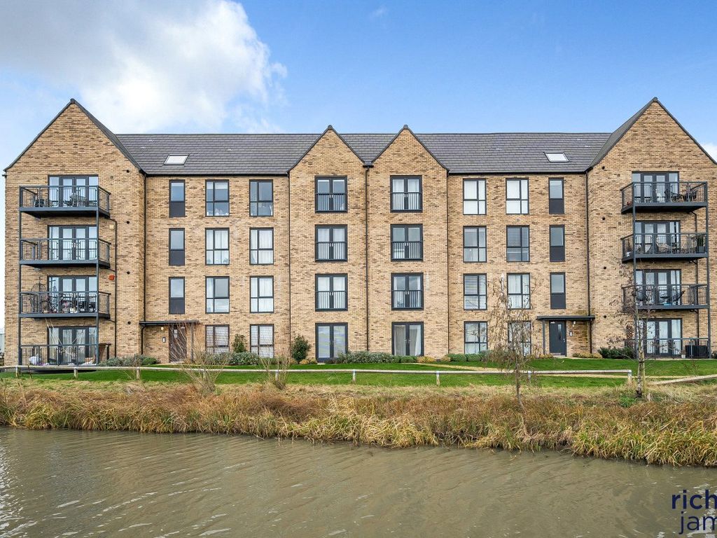 1 bed flat for sale in Haskins House, Beckett Strand, Swindon