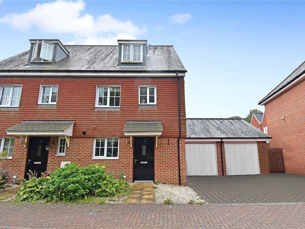 3 bed semidetached house for sale in Harrier Road, Green