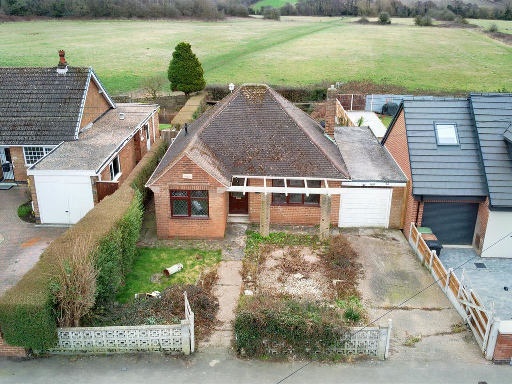 2 bed detached bungalow for sale in Baker Road, Newthorpe, Nottingham