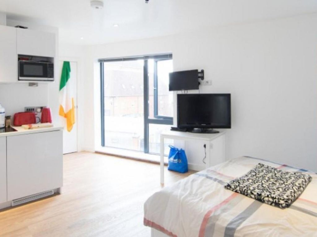 Pavillion, St. Michaels Lane, Leeds, West Yorkshire LS6  