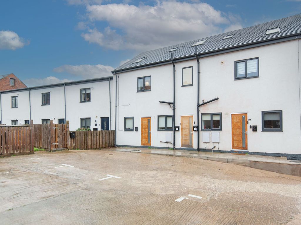 2 bed flat for sale in Middlecroft Road, Staveley S43, £100,000 Zoopla