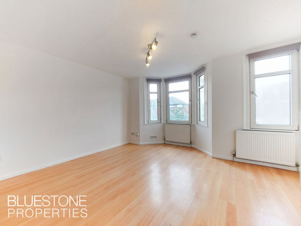 Studio to rent in Earlsfield Road, London SW18, £1,250 pcm Zoopla