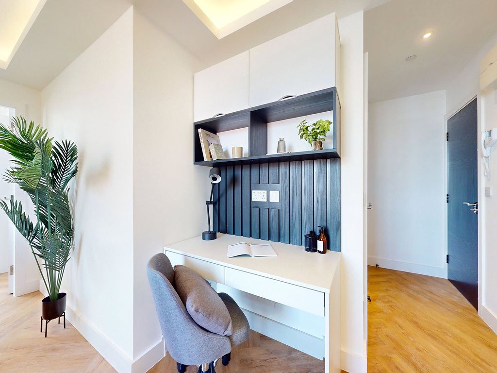 1 bed flat to rent in Eastgate, Leeds LS2, £1,165 pcm Zoopla