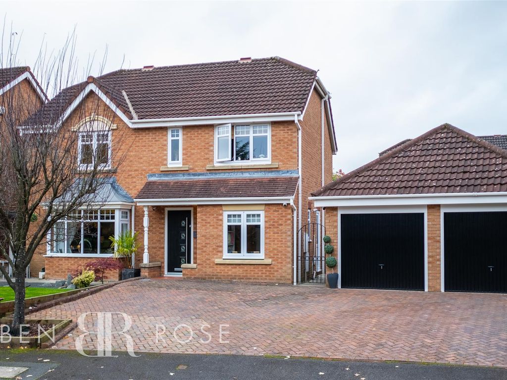 4 bed detached house for sale in Troon Close, Euxton, Chorley PR7, £