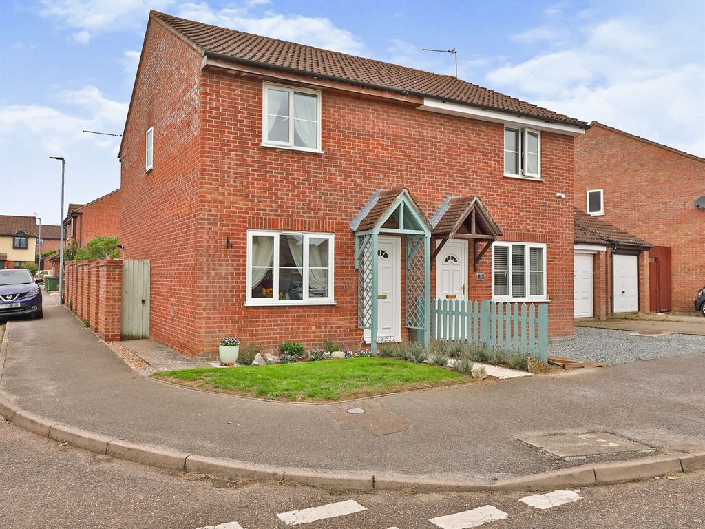 3 bed semidetached house for sale in Norman Close, Scarning, Dereham