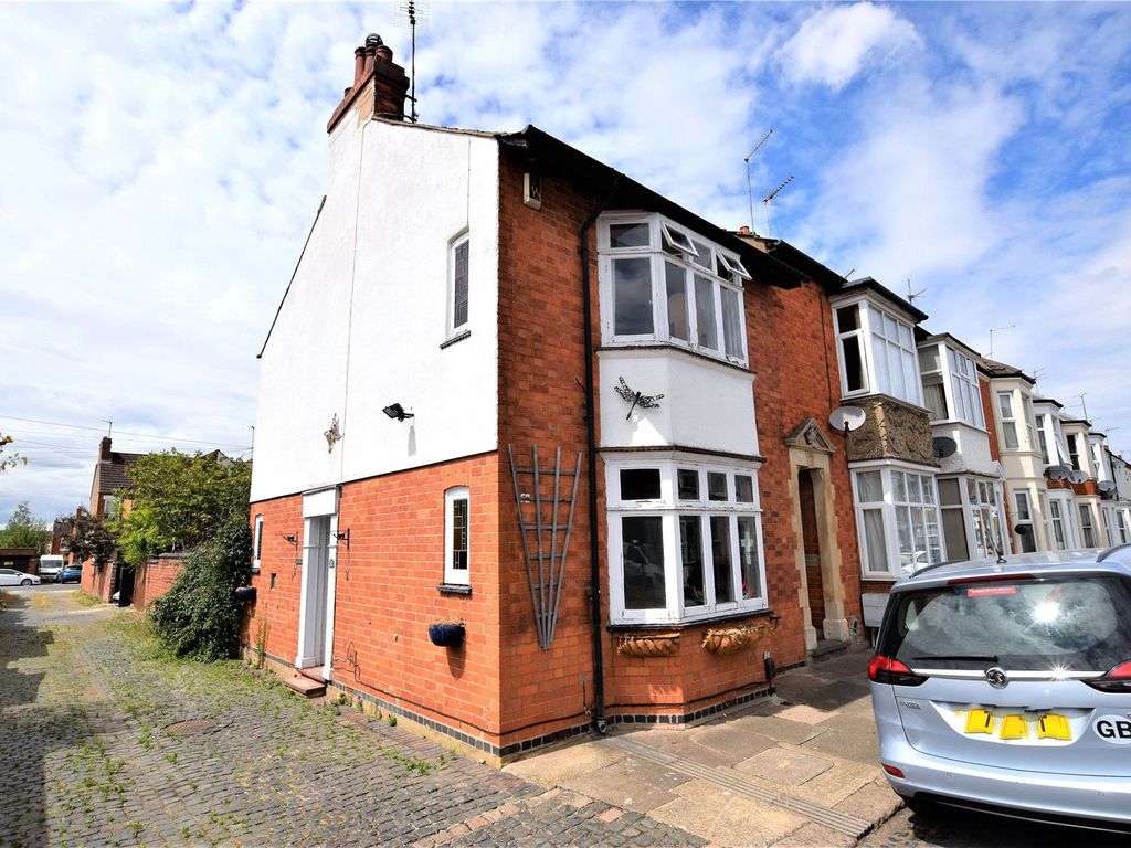 3 bed end terrace house for sale in Thursby Road, Abington, Northampton