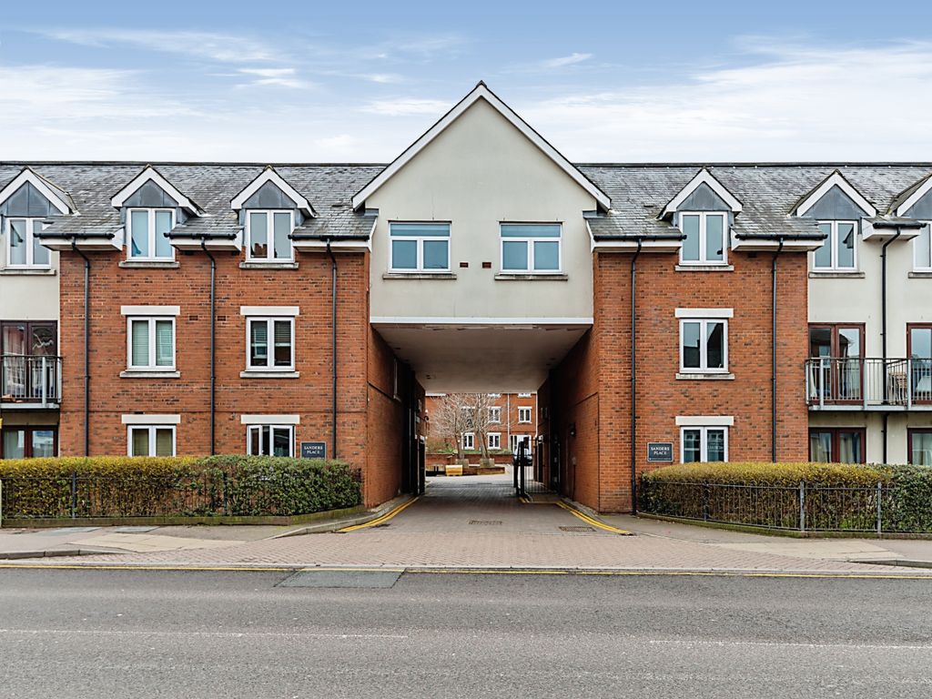 2 bed flat for sale in Sanders Place, Walsworth Road, Hitchin