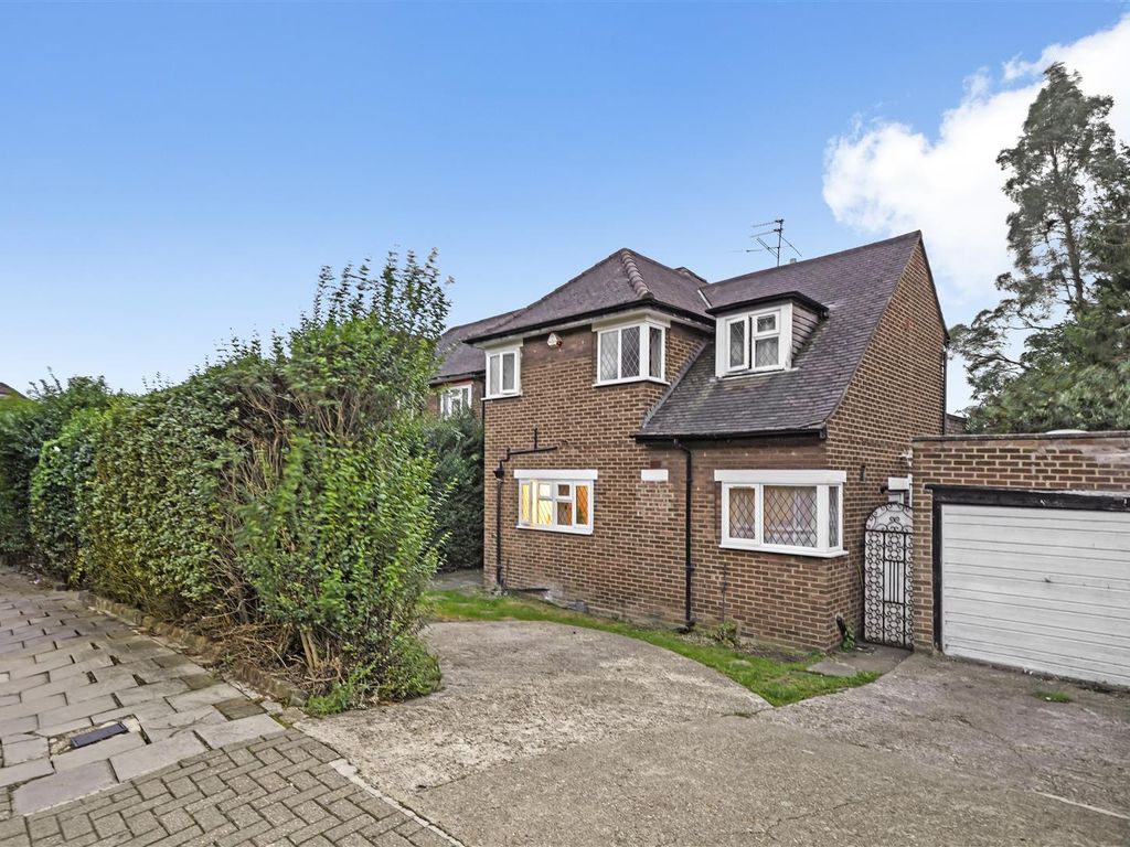 3 bed semidetached house for sale in Mayfields Close, Wembley HA9, £