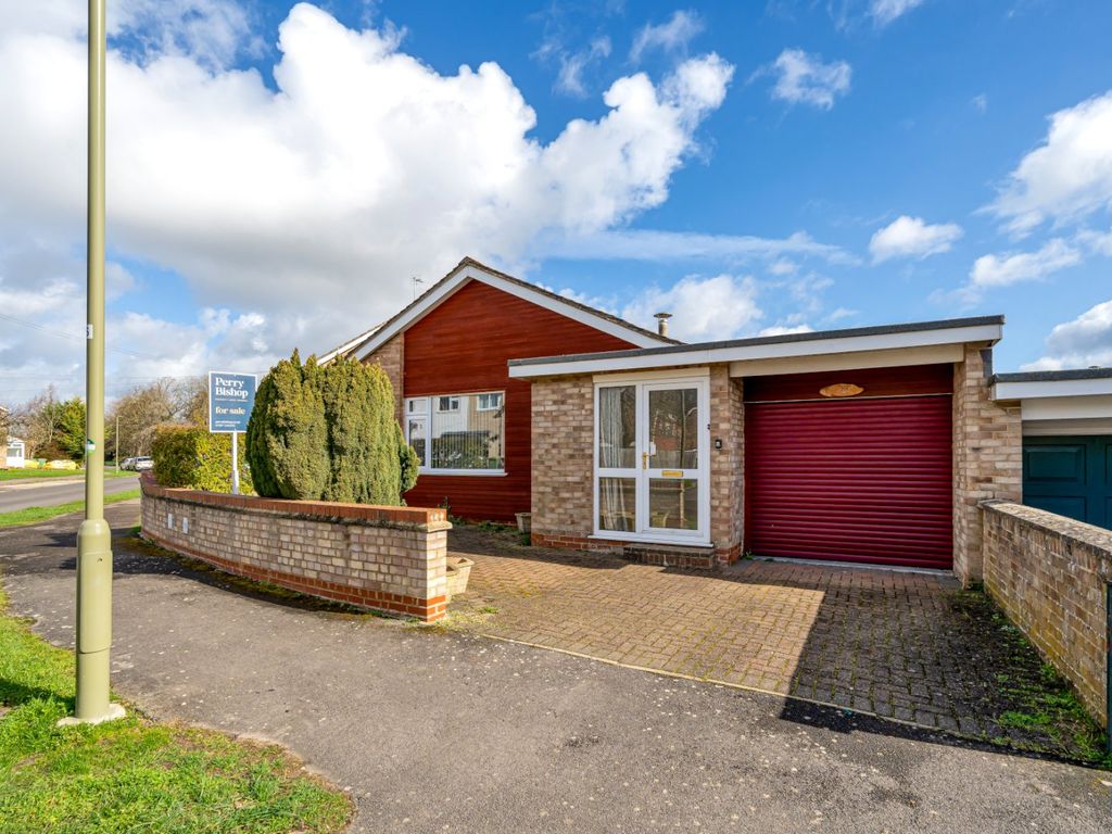 3 bed bungalow for sale in Hunters Field, Stanford In The Vale, Oxon