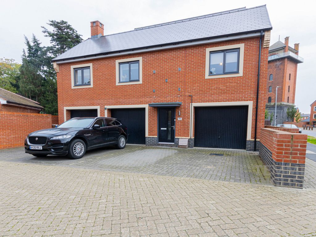2 bed detached house for sale in Whitmore Drive, Colchester CO4, £260,000 Zoopla