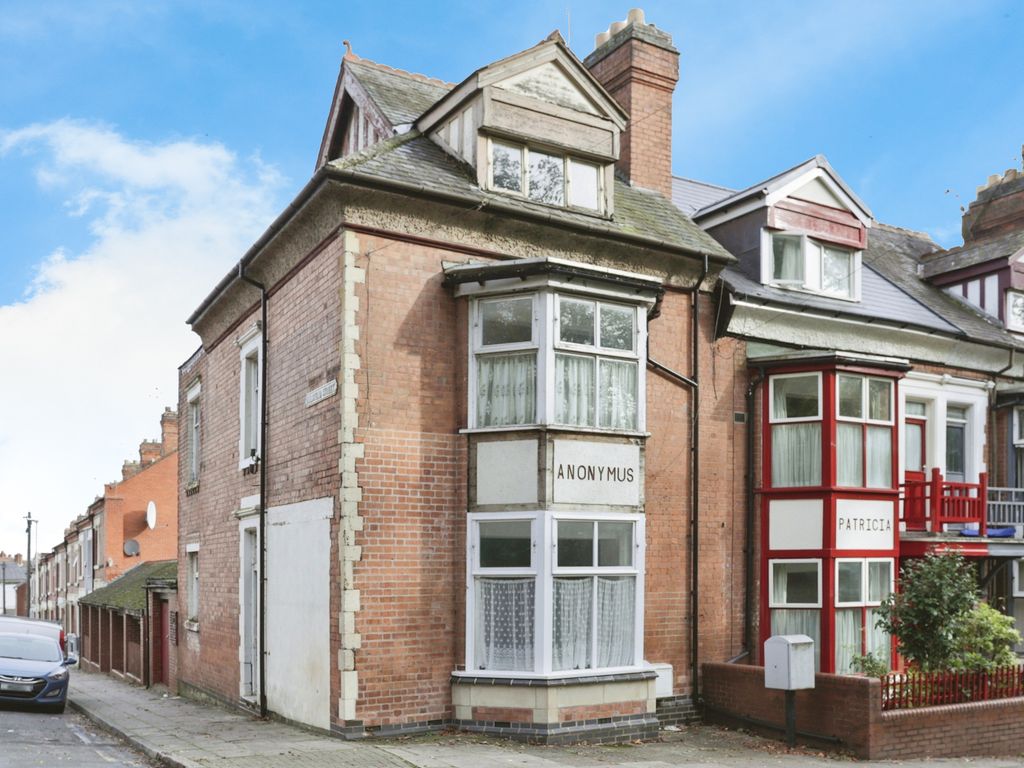 5 bed terraced house for sale in Halstead Street, Spinney Hills