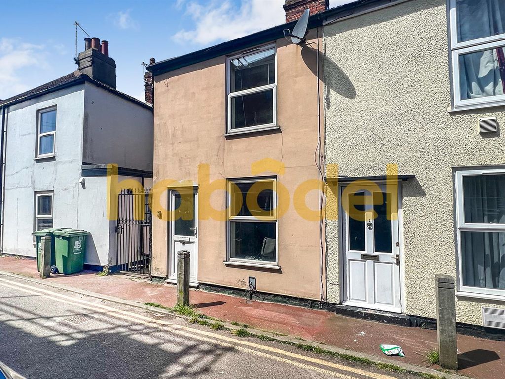 2 bed terraced house to rent in Priory Plain, Great Yarmouth NR30, £675