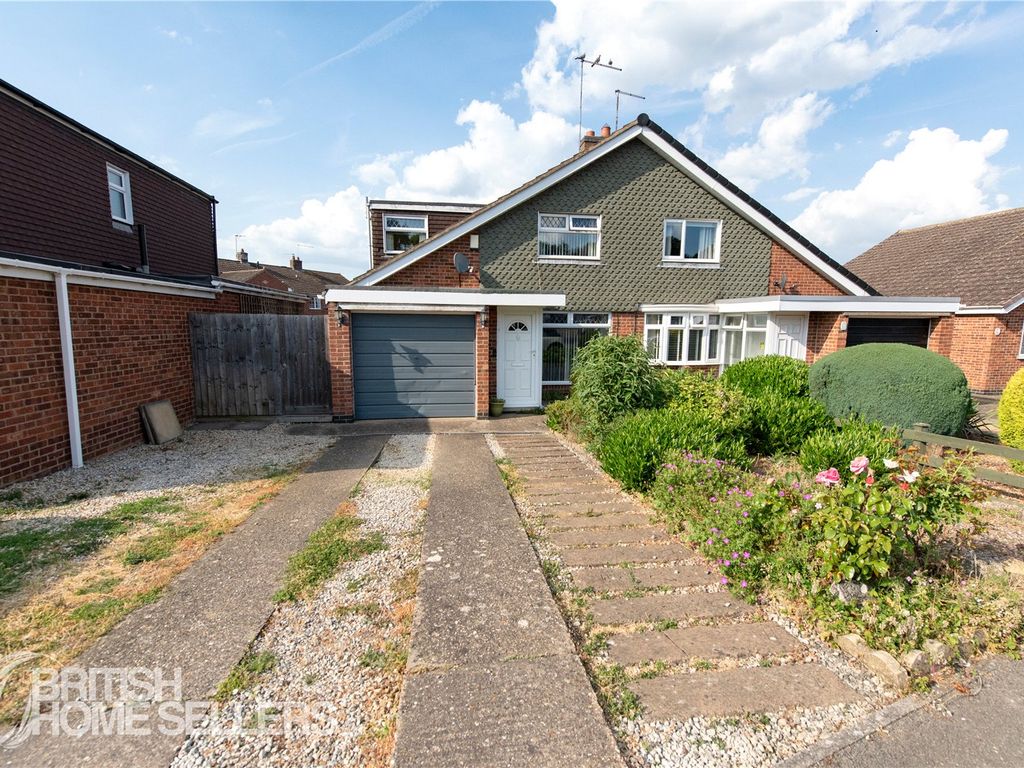 4 bed semidetached house for sale in Oundle Drive, Moulton