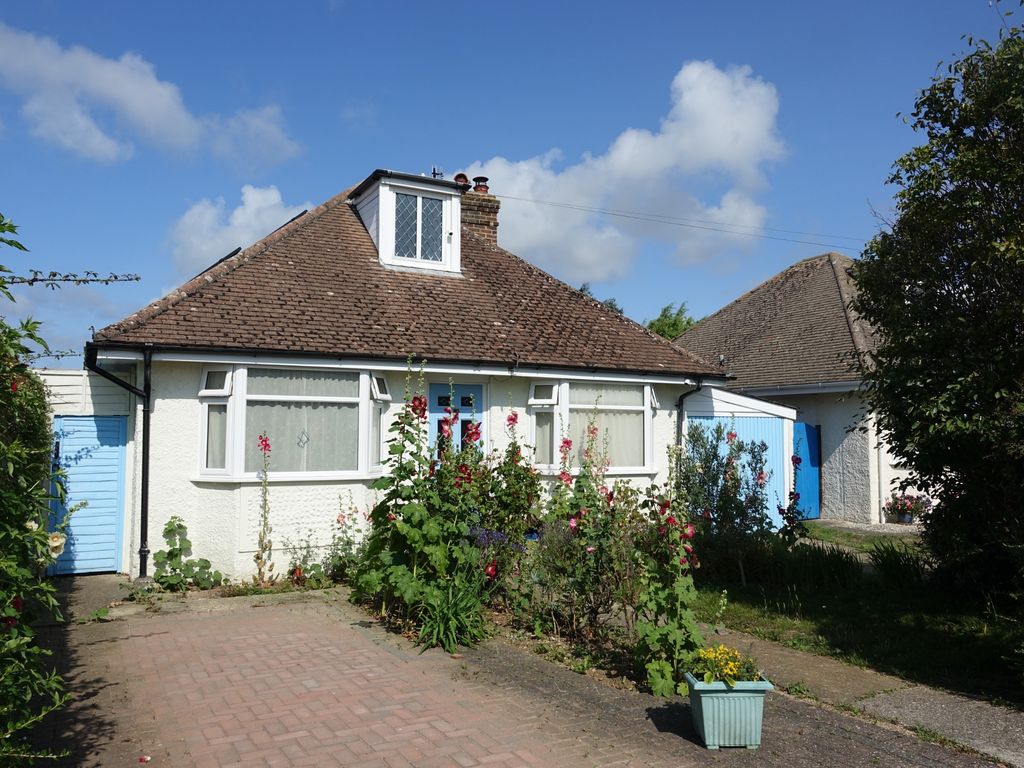 2 bed bungalow for sale in Manor Lane, Selsey, Chichester PO20, £