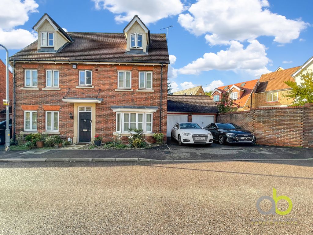 4 bed detached house for sale in San Luis Drive, Chafford Hundred