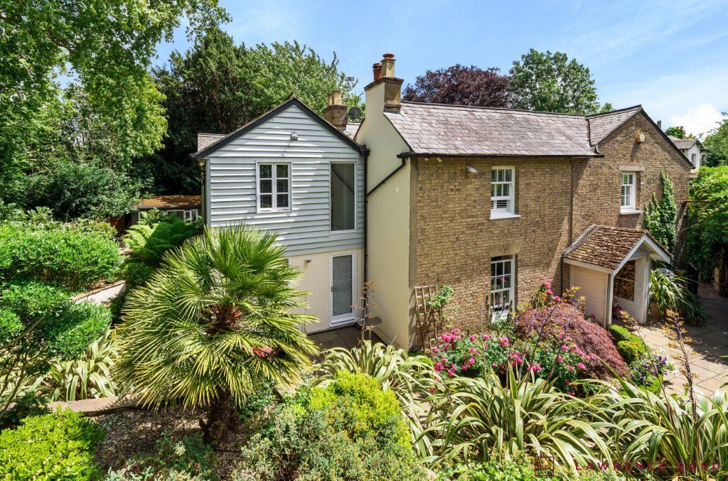 5 bed detached house for sale in Bangors Road South, Iver