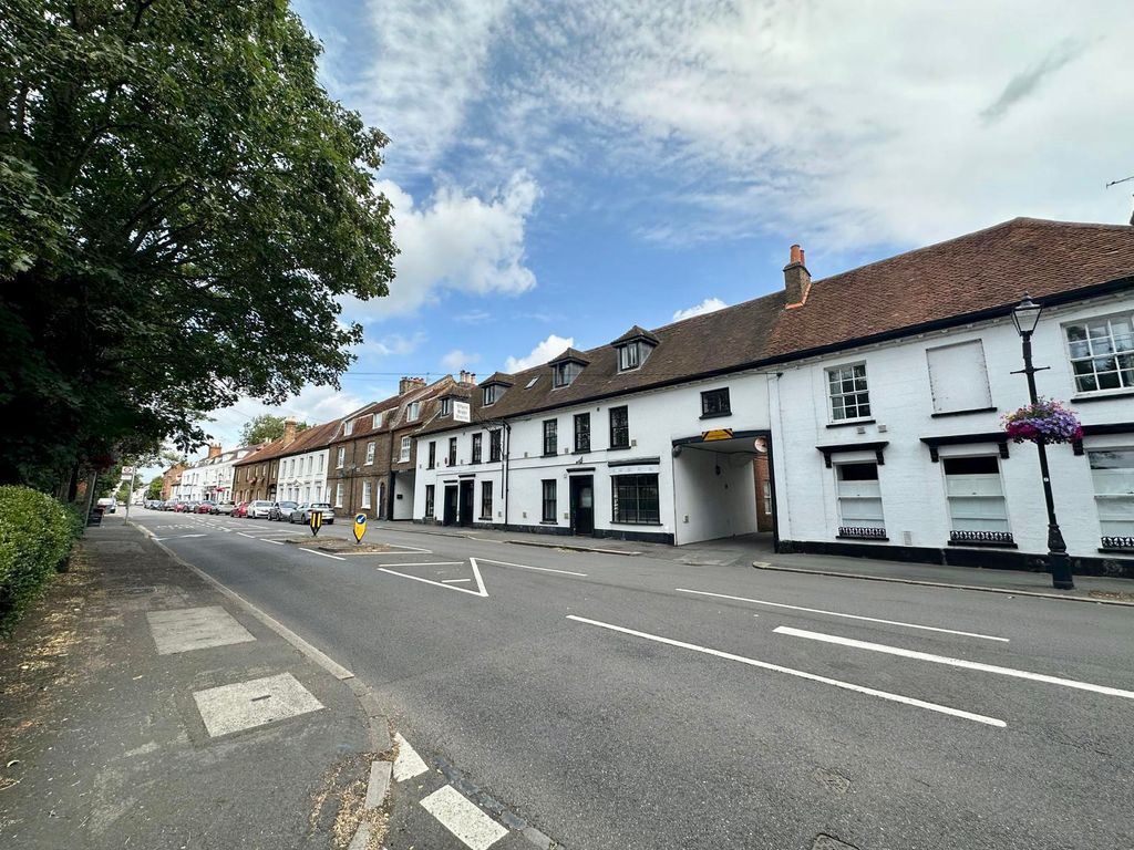 2 bed flat to rent in Park Street, Colnbrook, Slough SL3 Zoopla