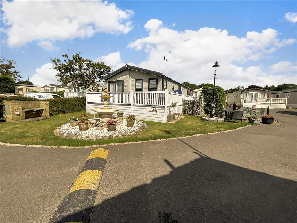2 bed mobile/park home for sale in Way Hill, Minster, Ramsgate, Kent