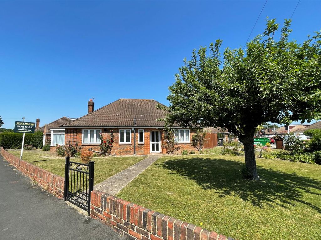 3 bed detached bungalow for sale in Brookmead, Hildenborough, Tonbridge