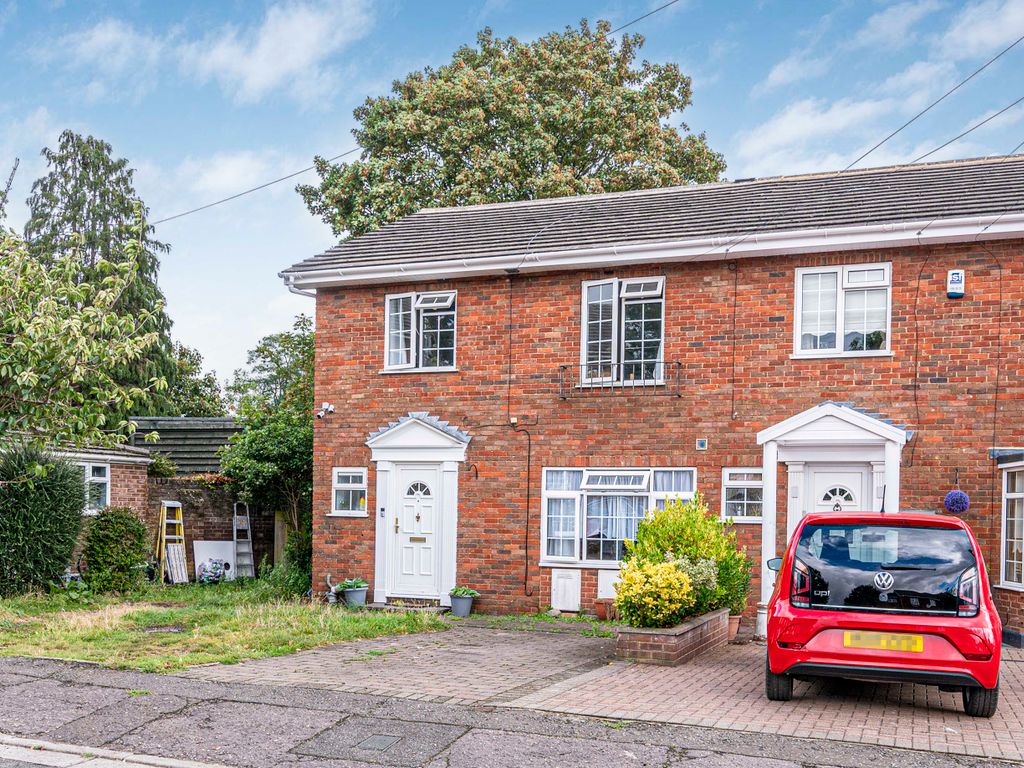 6 bed end terrace house for sale in Catherines Close, West Drayton UB7
