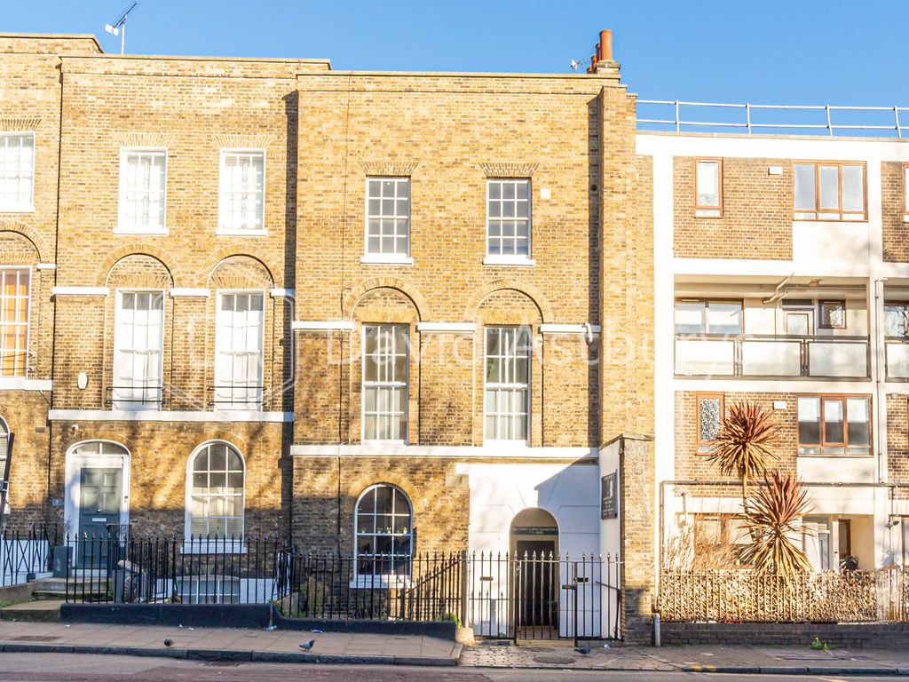 2 bed flat for sale in Canonbury Road, Islington, London N1, £600,000