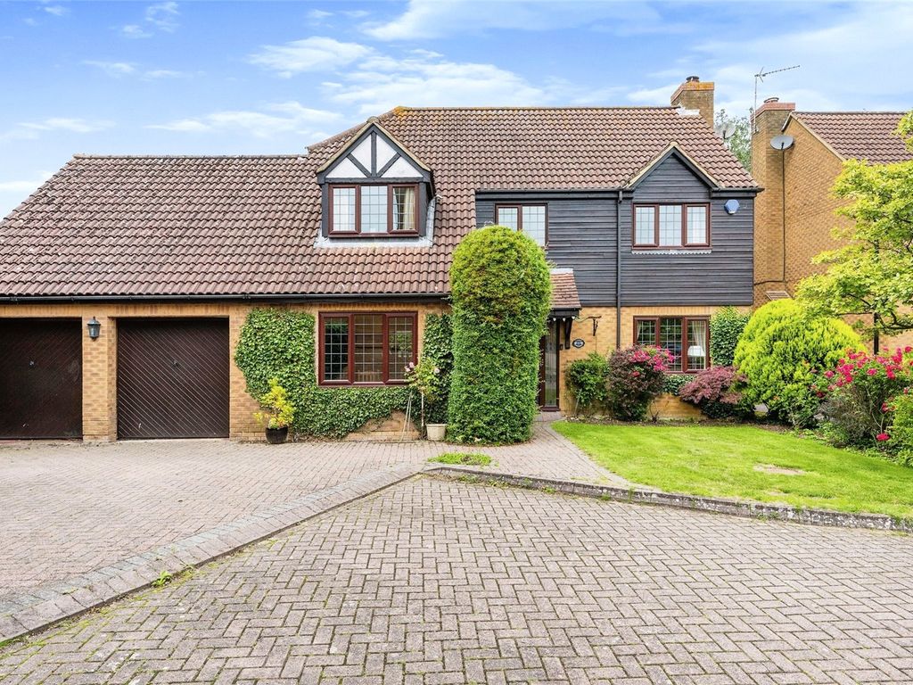4 bed detached house for sale in Little Meadow, Loughton, Milton Keynes