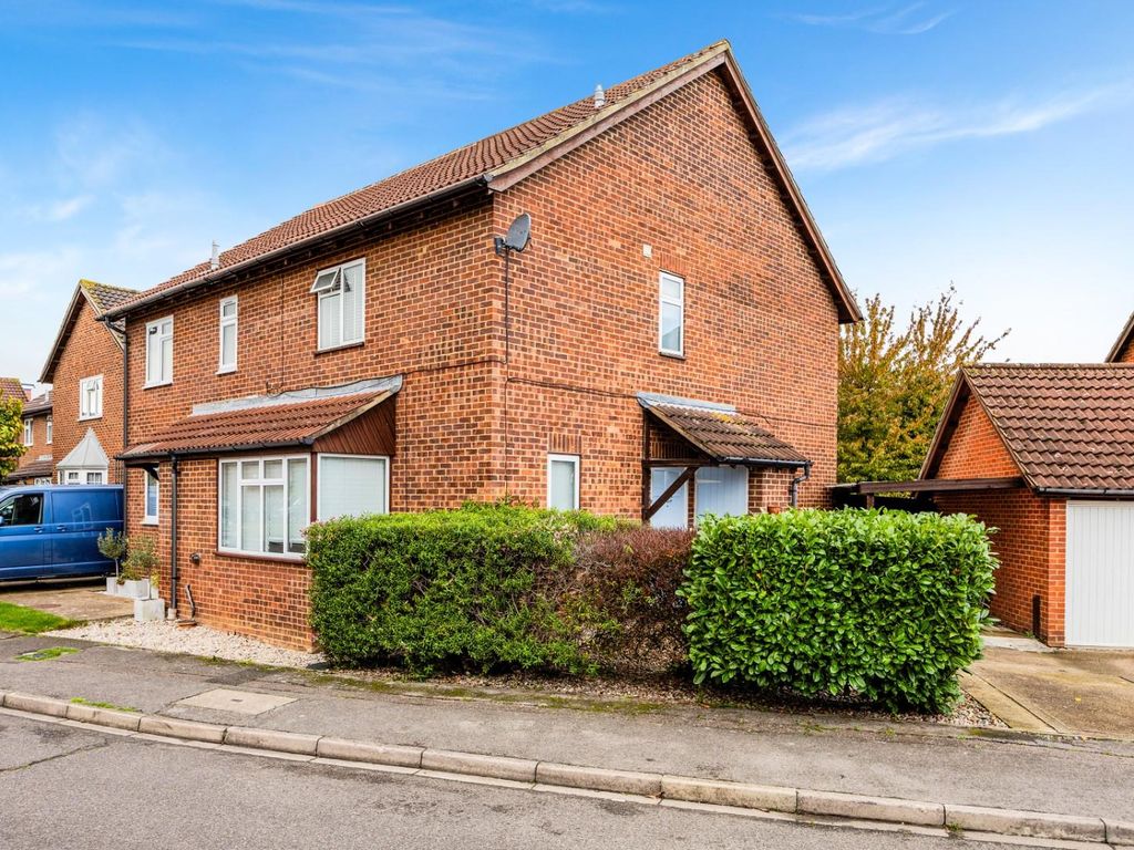 3 bed semidetached house for sale in Cardinal Close, Worcester Park KT4, £555,000 Zoopla