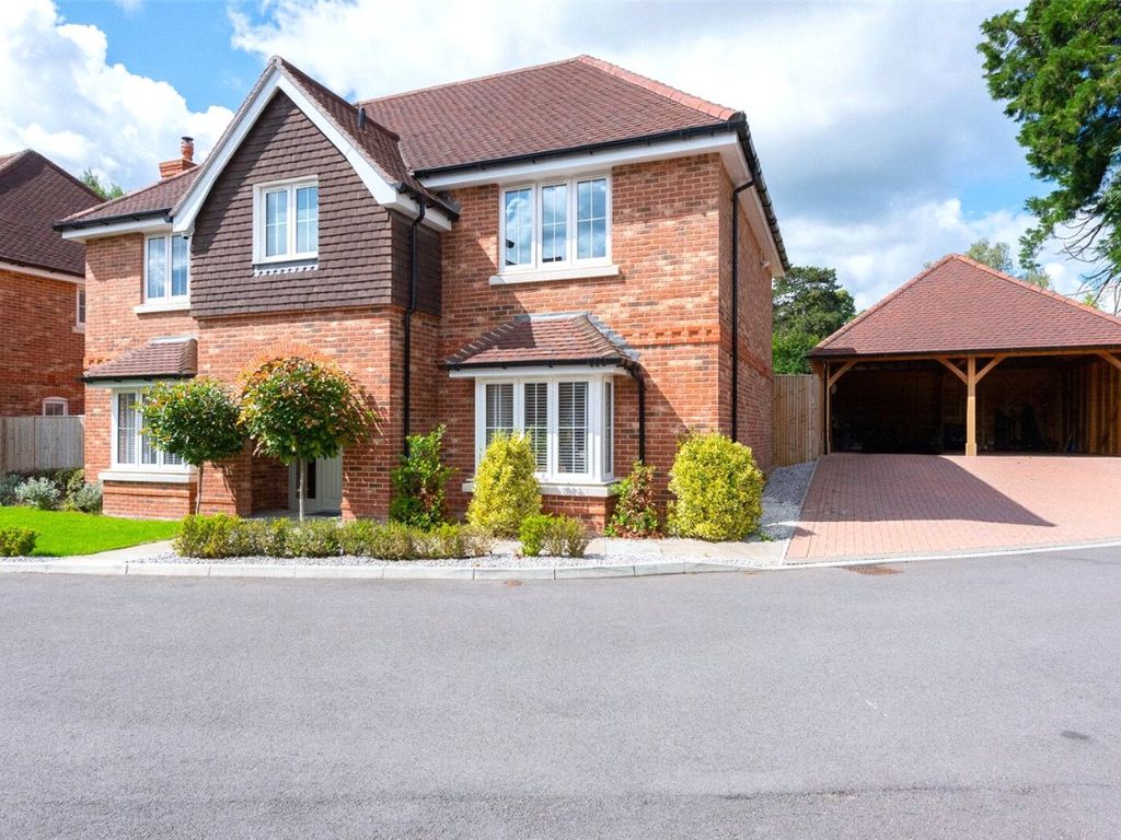 4 bed detached house for sale in London Road, Hartley Wintney