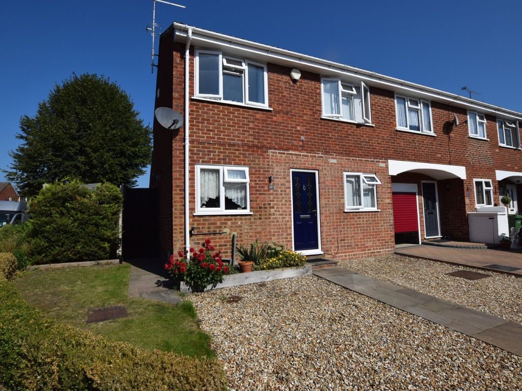 4 bed end terrace house for sale in Wilton Court, Farnborough