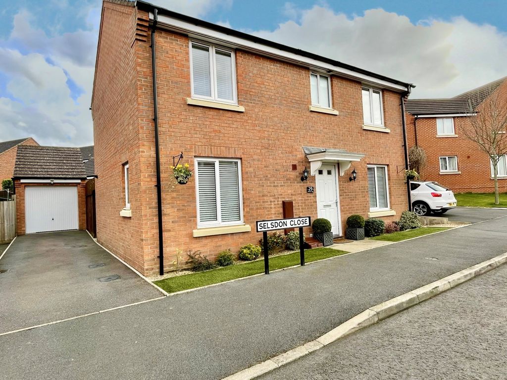 3 bed detached house for sale in Selsdon Close, Wythall, Birmingham B47