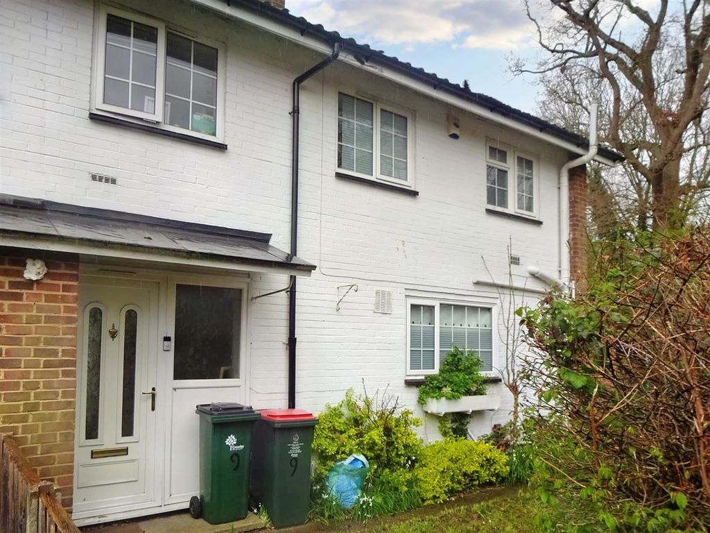 3 bed end terrace house for sale in Sycamore Close, Crawley RH11 Zoopla