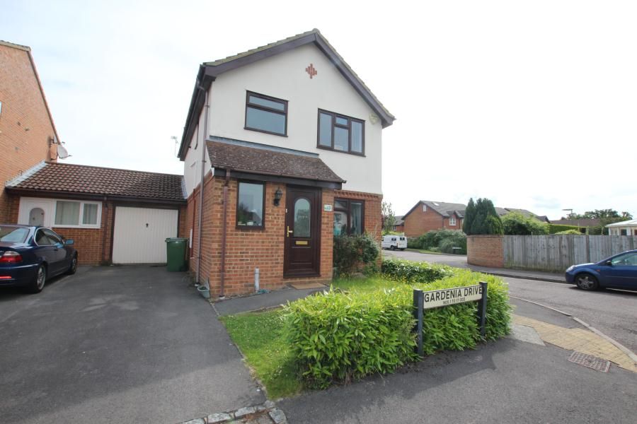 3 bed linkdetached house to rent in Gardenia Drive, West End, Woking