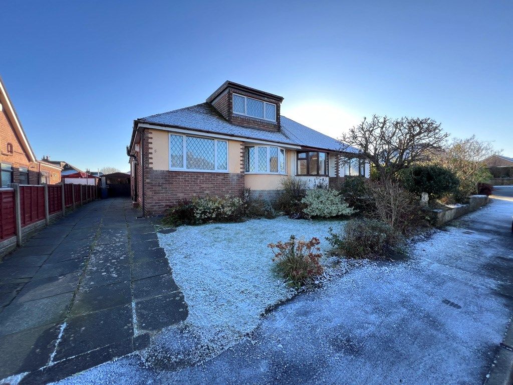 3 bed semidetached bungalow for sale in Crestway, Tarleton, Preston