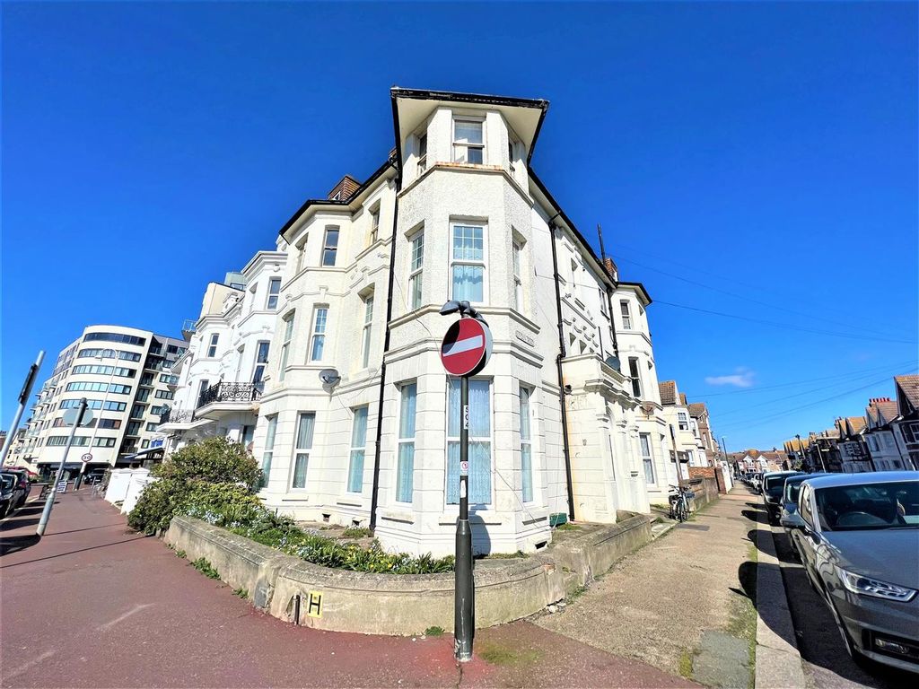 2 bed flat to rent in Marina, BexhillOnSea TN40 Zoopla