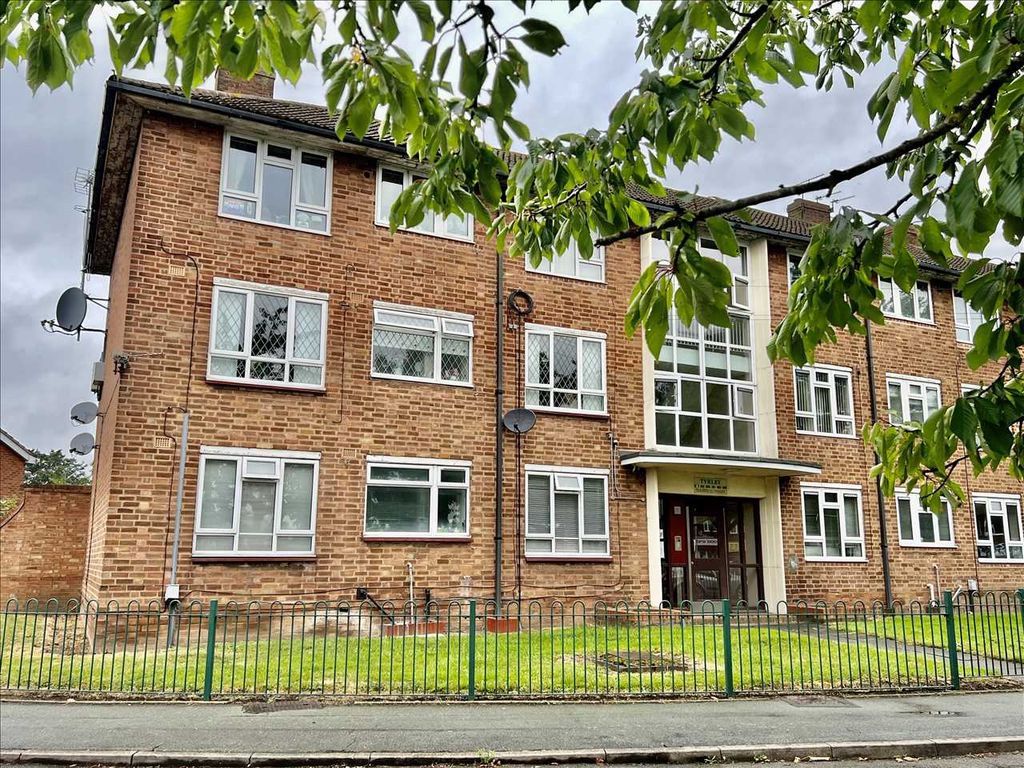 2 bed flat for sale in Wood End Road, Wednesfield, Wednesfield WV11, £