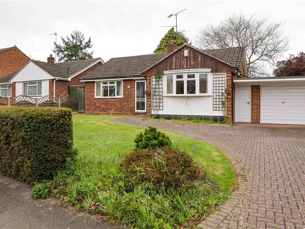 3 bed bungalow to rent in Glendevon Road, Woodley, Reading, Berkshire
