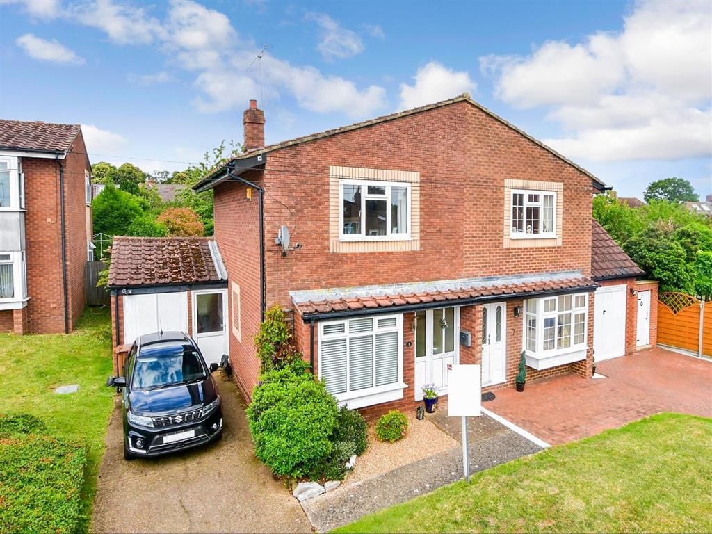 2 bed semidetached house for sale in Duncan Road, Tadworth, Surrey