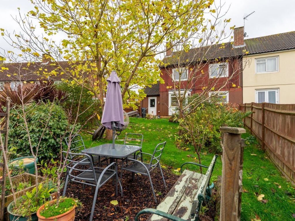 3 bed semidetached house for sale in Abbey View, Duton Hill, Dunmow