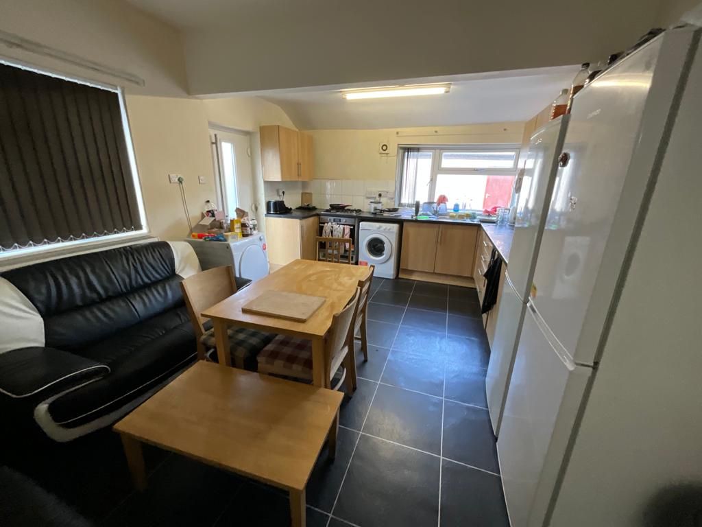 Room to rent in Beeston Road, Nottingham NG7 Zoopla