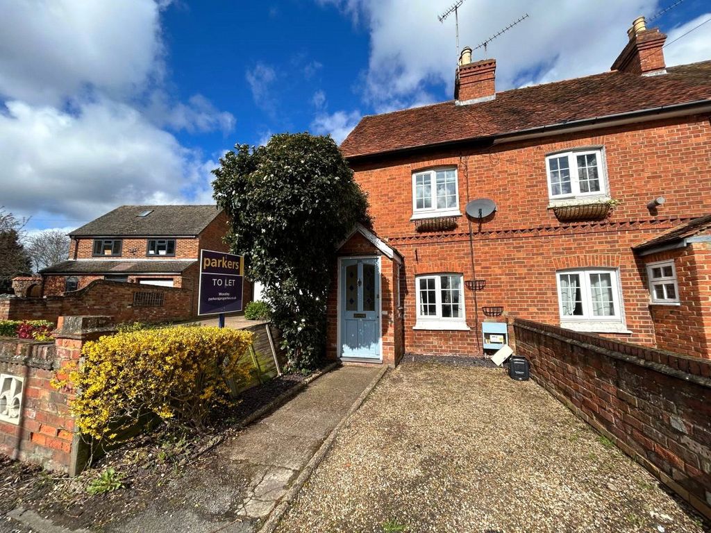 2 bed end terrace house to rent in Headley Road East, Woodley, Reading