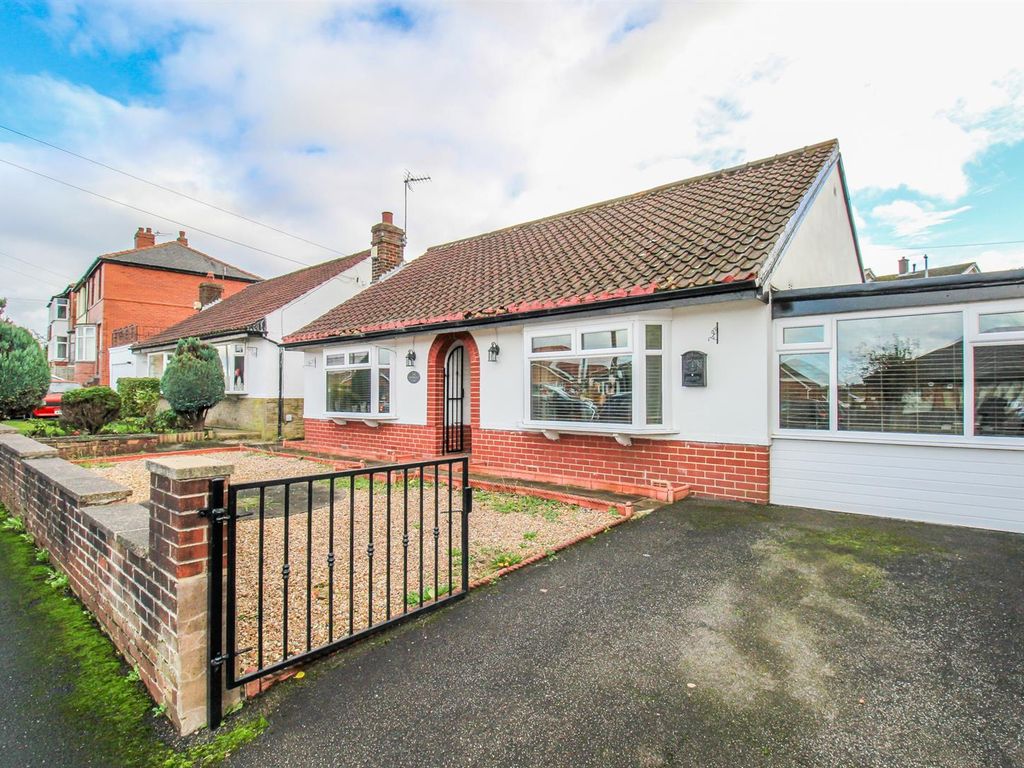 2 bed detached bungalow for sale in Chidswell Lane, Dewsbury WF12, £