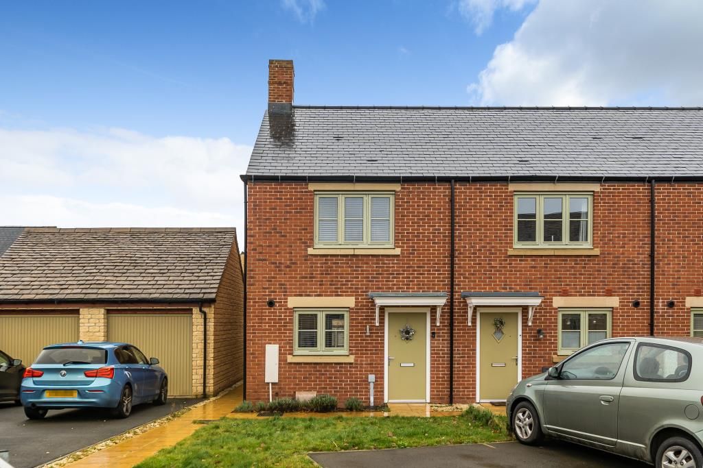 2 bed end terrace house for sale in MoretonInMarsh, Gloucestershire