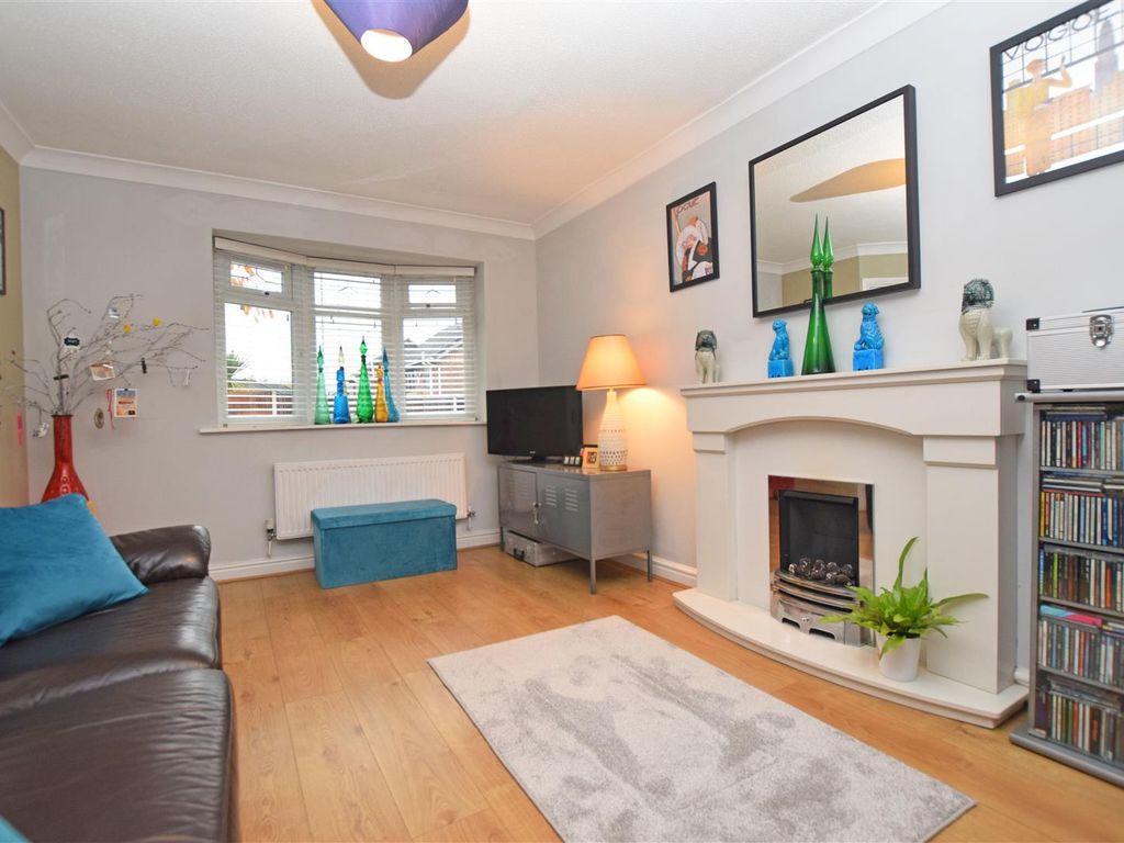 3 bed semidetached house for sale in Aspell Close, Archer Park