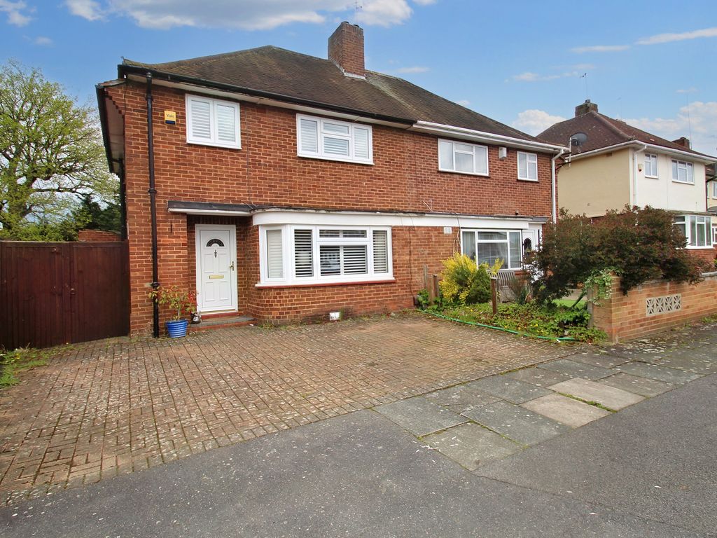 3 bed semidetached house for sale in Campion Close, Hillingdon