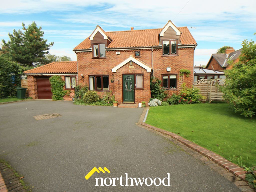 4 bed detached house for sale in South End, Thorne, Doncaster DN8, £