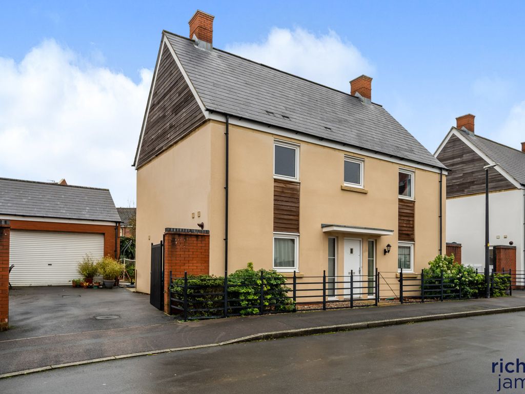 4 bed detached house for sale in Withering Road, Okus, Swindon SN1, £