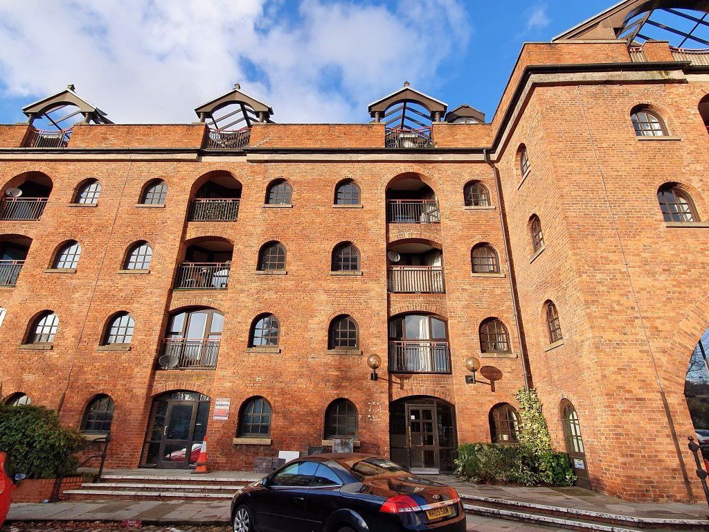 2 bed flat to rent in Castle Quay, Manchester M15, £1,400 pcm Zoopla