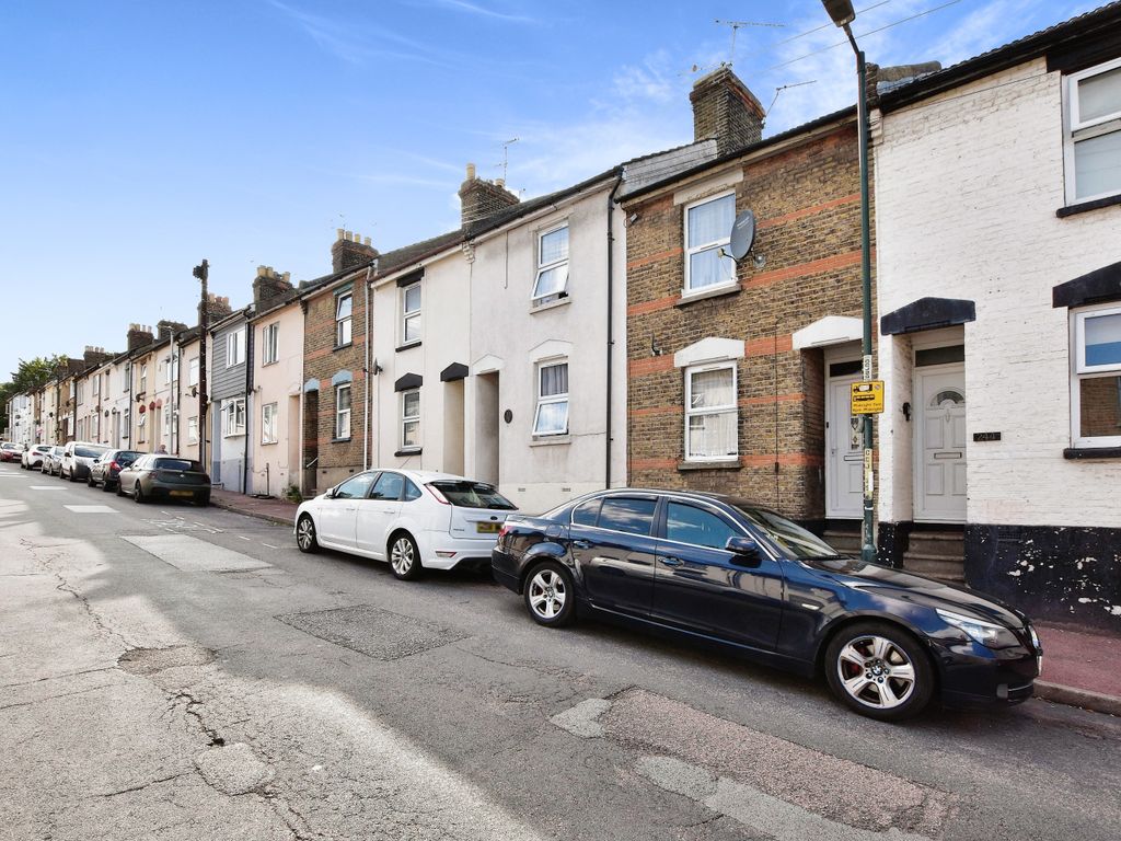 3 bed terraced house for sale in Castle Road, Chatham, Kent ME4, £